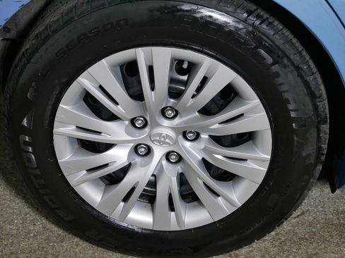 Used 2013 Toyota Camry LE image 15