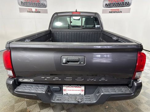 Used 2018 Toyota Tacoma SR image 4
