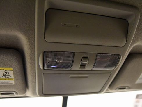 Used 2018 Nissan Frontier SV image 23