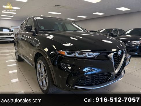 Used 2024 Alfa Romeo Tonale Ti w/ Premium Interior Package AWD/4WD image 1
