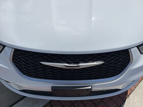 Used 2021 Chrysler Pacifica Pinnacle AWD/4WD image 13