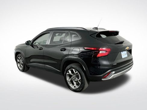 Used 2025 Chevrolet Trax LT FWD image 6