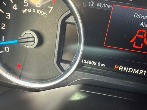 Used 2015 Ford F150 Lariat RWD image 2