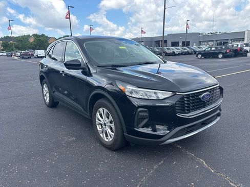 Used 2023 Ford Escape Active w/ Tech Pack #2 AWD/4WD image 3