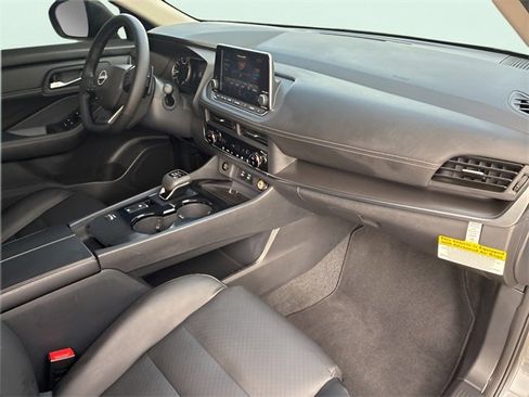 Used 2026 Nissan Rogue SV w/ SV Premium Package image 14