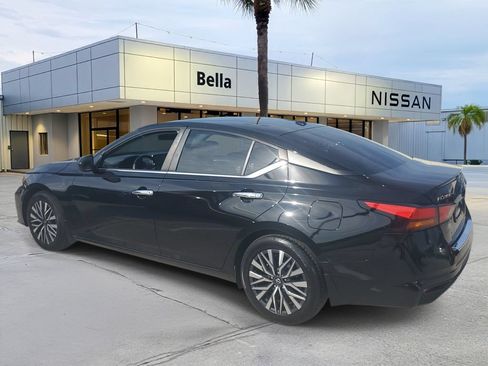 Certified 2023 Nissan Altima 2.5 SV FWD image 3