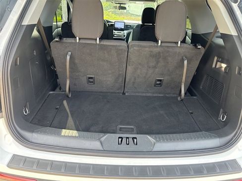 Used 2023 Ford Explorer XLT image 49