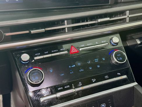 Used 2025 Hyundai Santa Fe SEL FWD image 15