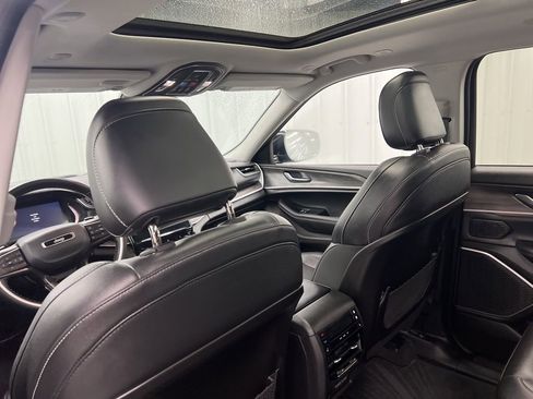 Used 2022 Jeep Grand Cherokee L Limited image 13