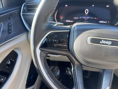 Used 2021 Jeep Grand Cherokee L Overland w/ Luxury Tech Group IV image 17