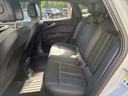 Used 2023 Audi Q4 e-tron Prestige AWD/4WD image 6