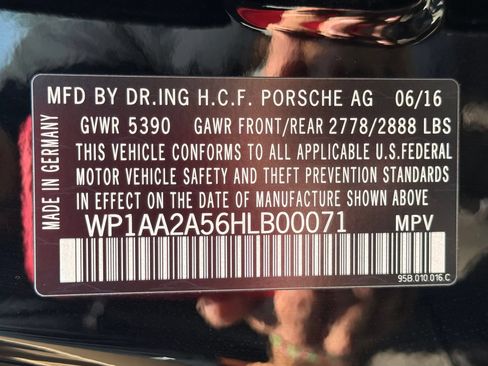 Certified 2017 Porsche Macan AWD/4WD image 36