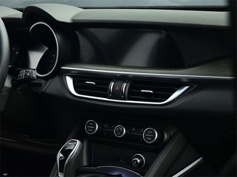 Used 2022 Alfa Romeo Stelvio Ti image 47