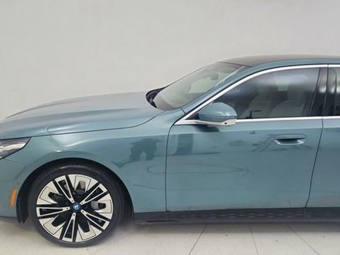 Used 2025 BMW i5 xDrive40 image 4