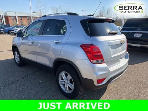 Used 2017 Chevrolet Trax LT w/ LT Convenience Package image 4