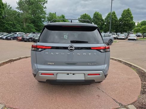 Used 2024 Nissan Pathfinder SL AWD/4WD image 4
