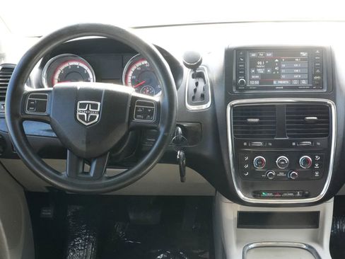 Used 2014 Dodge Grand Caravan SXT image 4