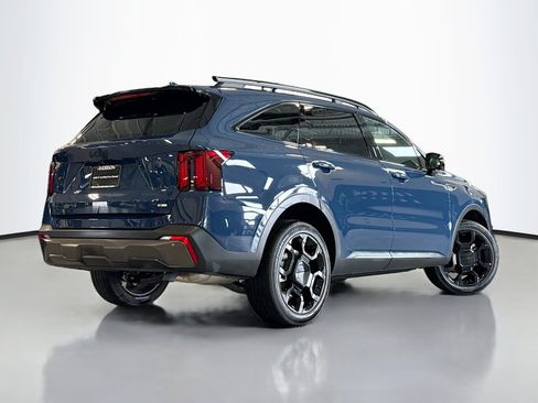 Used 2025 Kia Sorento SX image 2