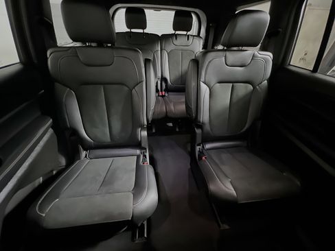 Used 2025 Jeep Grand Cherokee L Laredo image 33