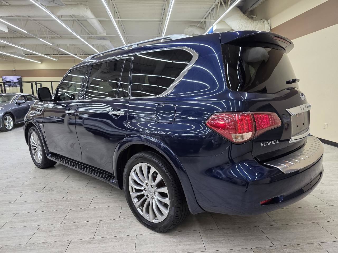 Used 2015 INFINITI QX80 4WD w/ Deluxe Technology Package image 9