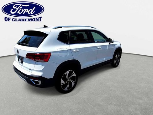 Used 2024 Volkswagen Taos SE AWD/4WD image 8