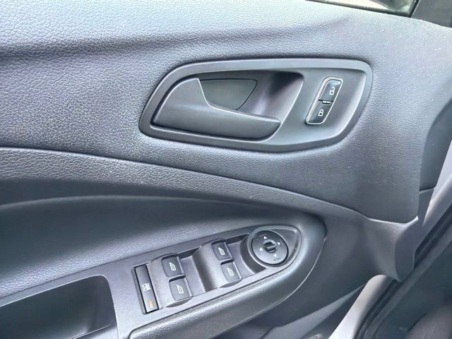 Used 2015 Ford Escape S FWD image 5