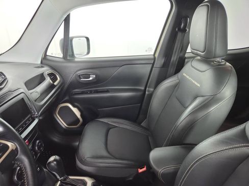 Used 2017 Jeep Renegade Trailhawk AWD/4WD image 16