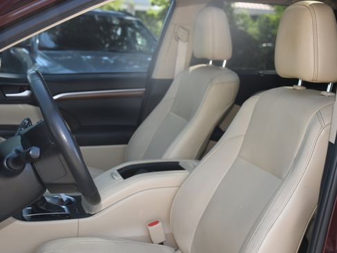 Used 2019 Toyota Highlander Limited Platinum image 13