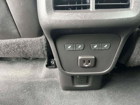 Used 2022 Chevrolet Equinox Premier FWD image 12