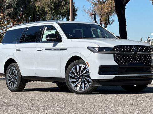 New 2025 Lincoln Navigator Black Label image 2