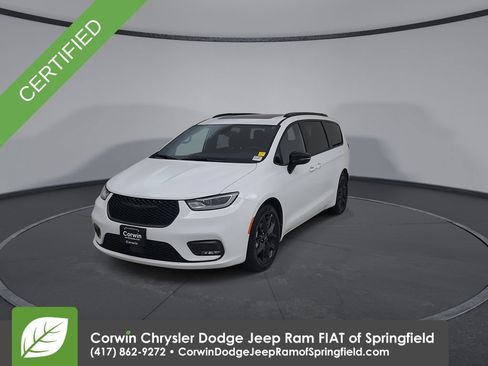 Certified 2025 Chrysler Pacifica Limited FWD image 6