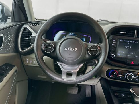 Used 2025 Kia Soul LX w/ LX Technology Package image 18