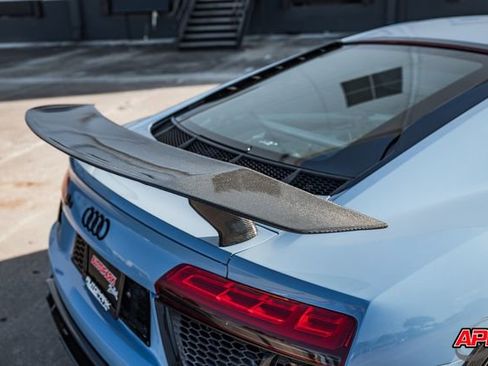 Used 2018 Audi R8 V10 w/ Premium Package image 34