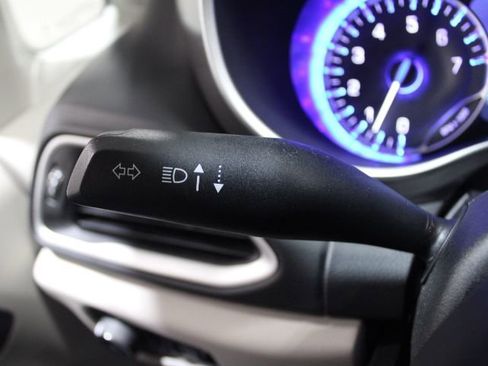 Used 2023 Chrysler Pacifica Touring-L image 33