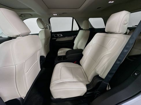 Used 2018 Ford Explorer Platinum AWD/4WD image 25