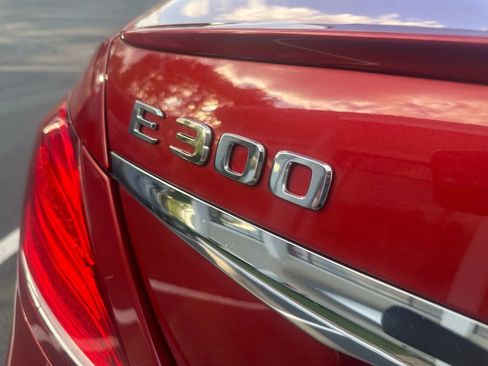 Used 2017 Mercedes-Benz E 300 4MATIC image 23