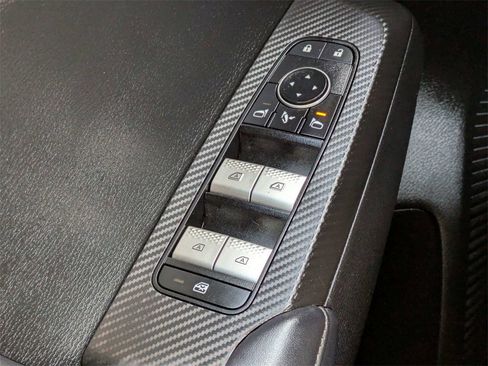 Used 2023 Mitsubishi Outlander SE image 25