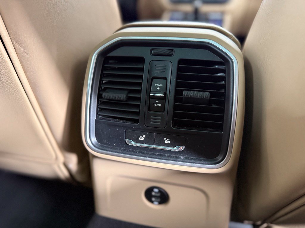 Certified 2023 Porsche Macan Turbo AWD/4WD image 28