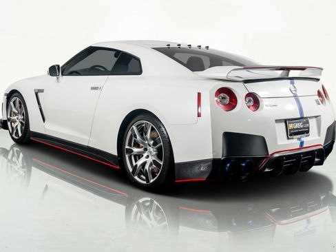 Used 2009 Nissan GT-R Premium image 16