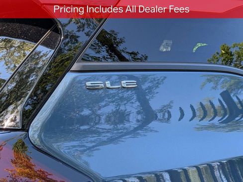 Used 2024 GMC Terrain SLE w/ Driver Convenience Package FWD image 7