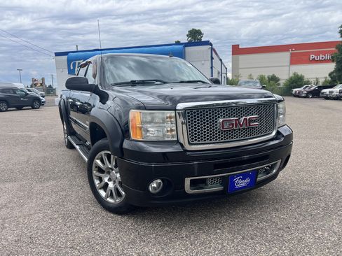 Used 2009 GMC Sierra 1500 Denali image 2