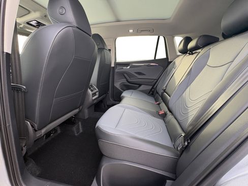 New 2025 Volkswagen Tiguan SE image 5