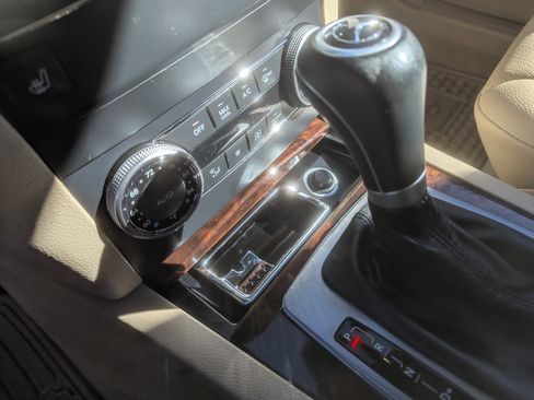 Used 2010 Mercedes-Benz GLK 350 4MATIC image 24