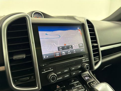 Used 2017 Porsche Cayenne image 24