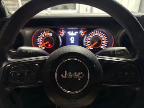 Used 2020 Jeep Gladiator Sport image 14