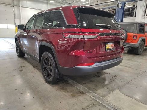 New 2026 Jeep Grand Cherokee Laredo image 6