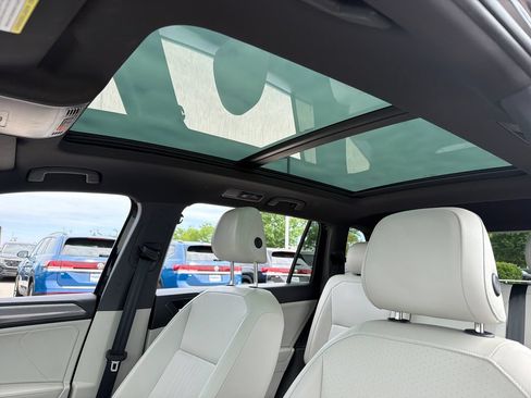 Certified 2023 Volkswagen Tiguan SE R-Line AWD/4WD image 19