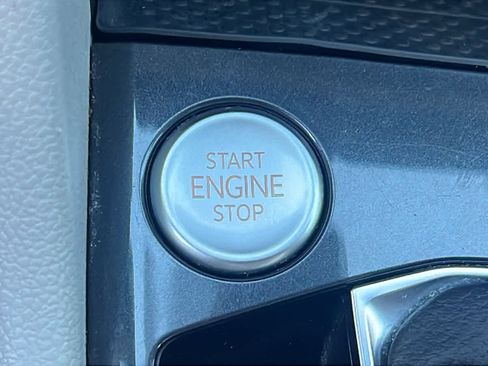 Used 2022 Volkswagen Tiguan SE R-Line image 17