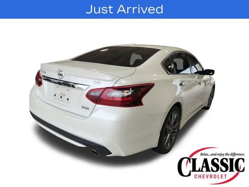 Used 2018 Nissan Altima 2.5 SR w/ SR Special Edition FWD image 9
