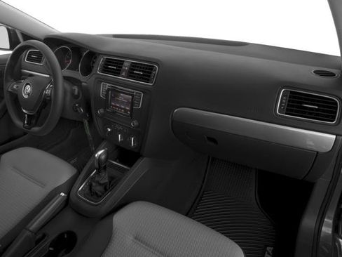 Used 2018 Volkswagen Jetta SE image 11